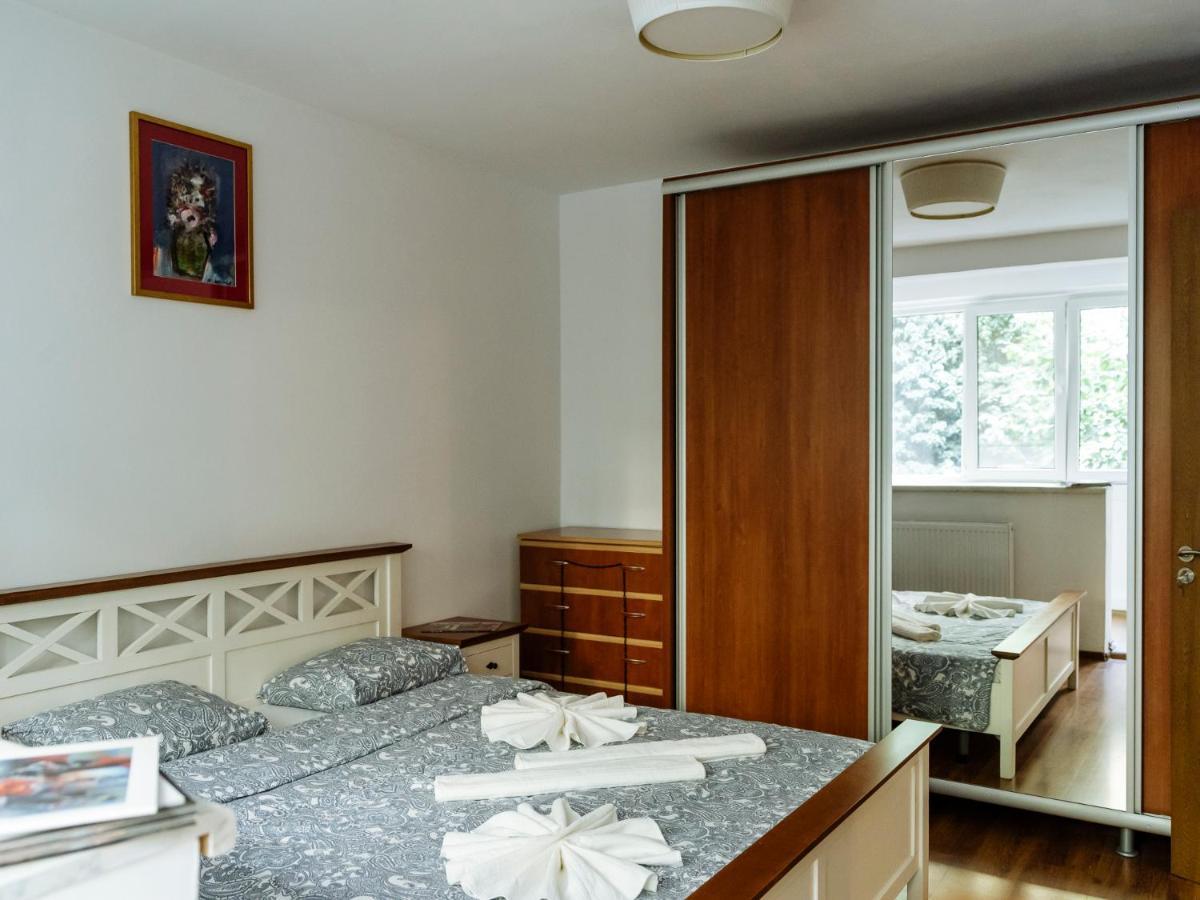 Old Town Historic Apartment With Backyard Mini Park Bucharest Exterior photo