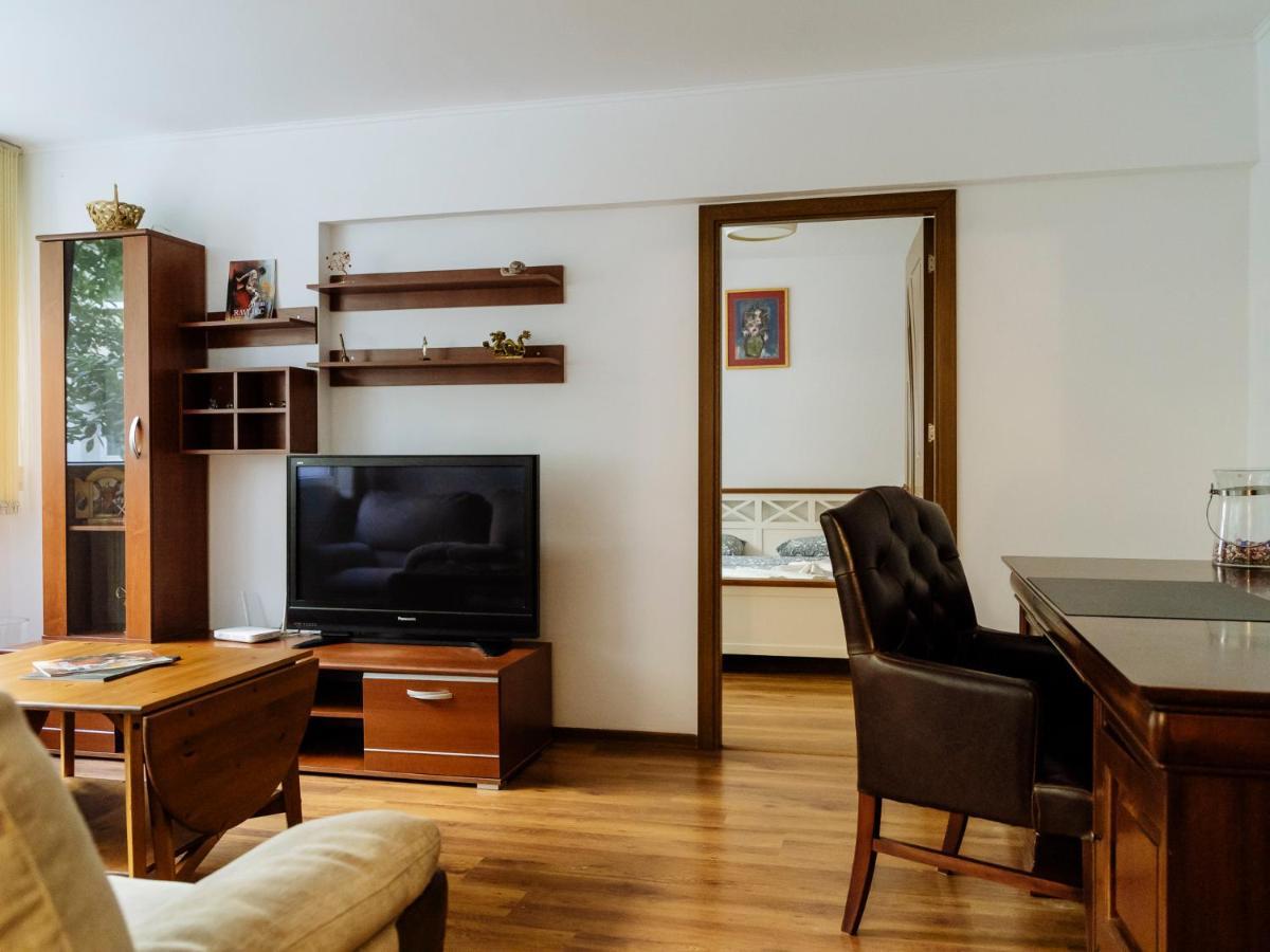 Old Town Historic Apartment With Backyard Mini Park Bucharest Exterior photo