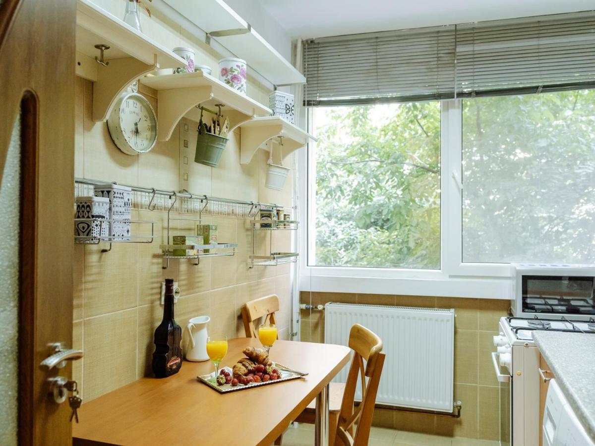 Old Town Historic Apartment With Backyard Mini Park Bucharest Exterior photo
